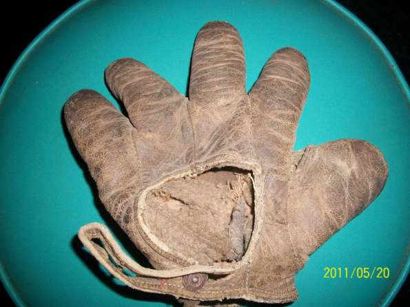 c. 1890's-00's Webless Crescent Brown Glove Back