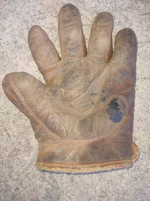 c. 1890's Webless Crescent Glove Front