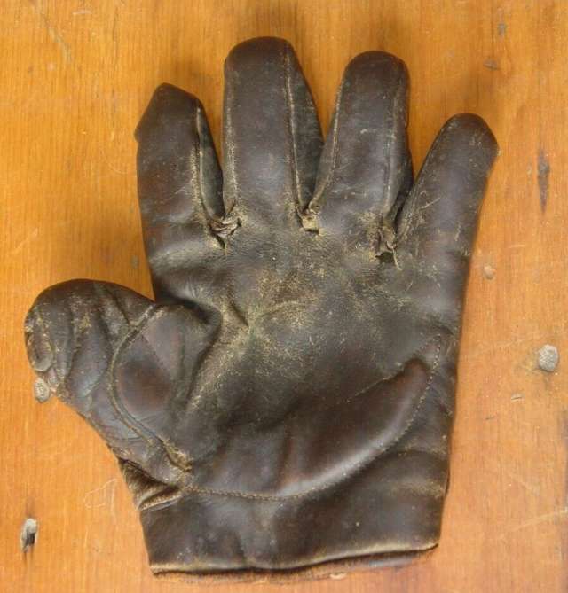c. 1890's Webless Crescent Glove Front