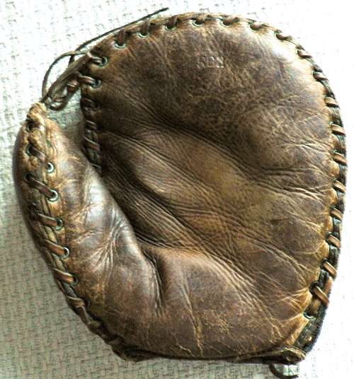 Babe Ruth Reach Home Run Special Basemitt Front