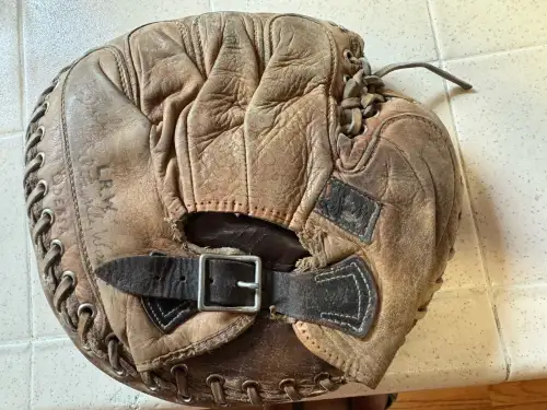 Babe Ruth Reach RC2 Home Run Special Catchers Mitt Back