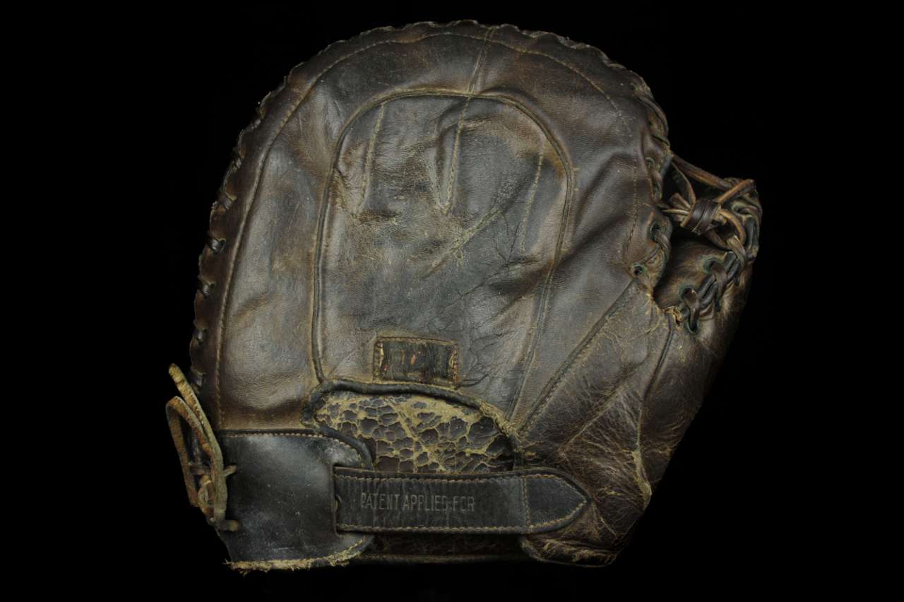 Babe Ruth Spalding Home Run Special Basemitt Back Babe Ruth Gloves