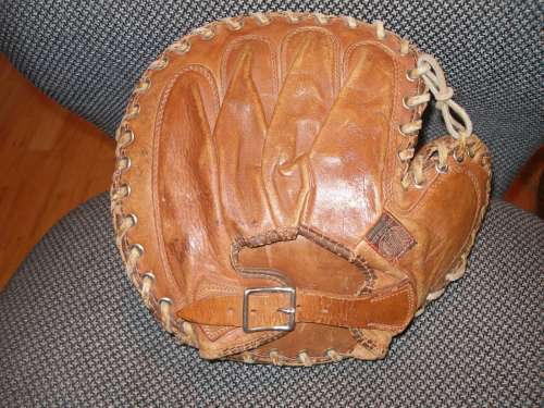 Babe Ruth Spalding Home Run Special Catchers Mitt Back