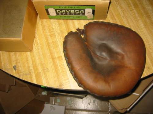 Eddie Phillips Davega Catchers Mitt Front