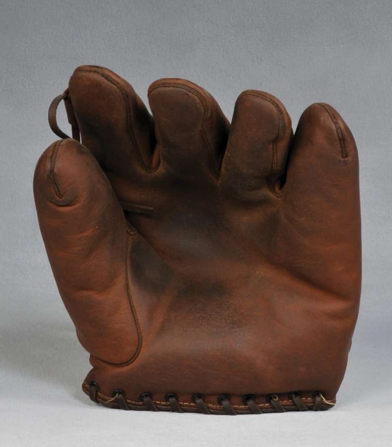D&M G35D Front Draper Maynard Baseball Glove Collector Gallery
