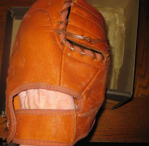 Dubow 652 Basemitt Back