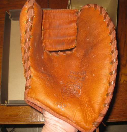 Dubow 652 Basemitt Front
