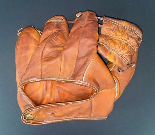 Sibby Sisti Dubow 356 Back