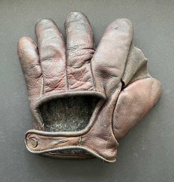 Early 1900's Crescent Glove Relined Back