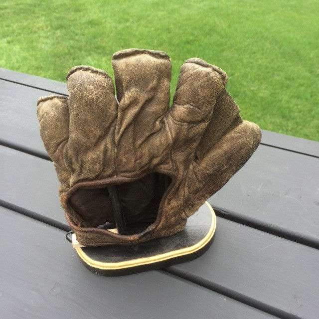 Early 1900's Spalding Crescent Glove Back