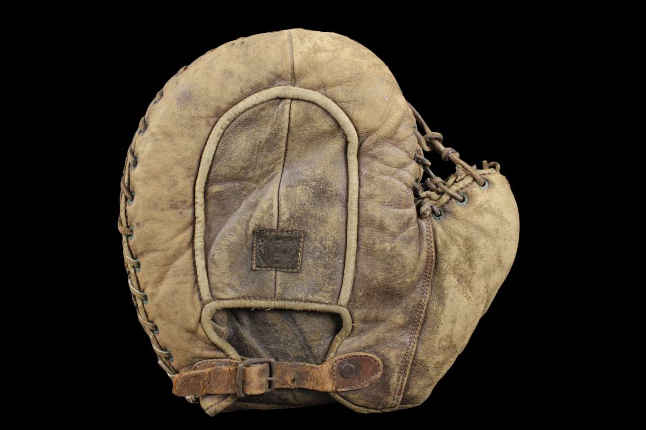 Early 1900's Spalding Light Brown Crescent Basemitt Back Early Gloves