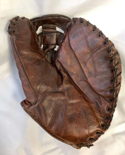 Jimmy Foxx Globe Basemitt Front