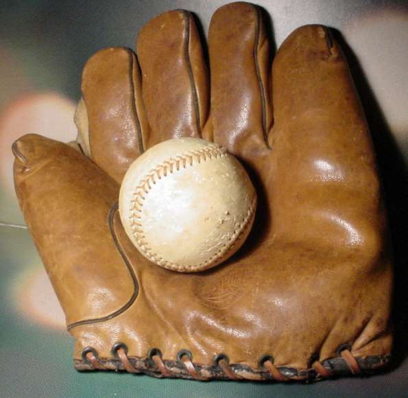 Goldsmith 44 1 Inch  Front Goldsmith Baseball Glove Collector