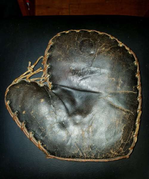 Hudson Sporting Goods Basemitt Front