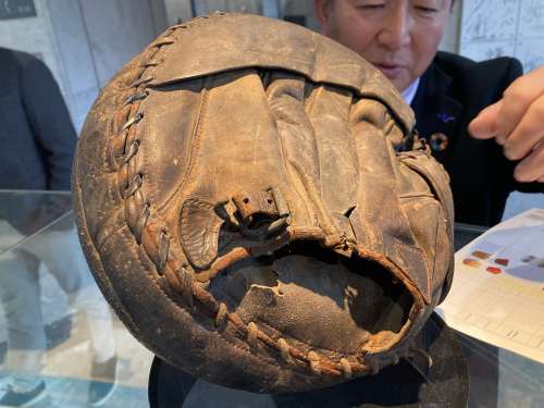 c. 1934 Mizuno Catchers Mitt Back - Japan