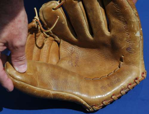 Nike Glove Front - Japan