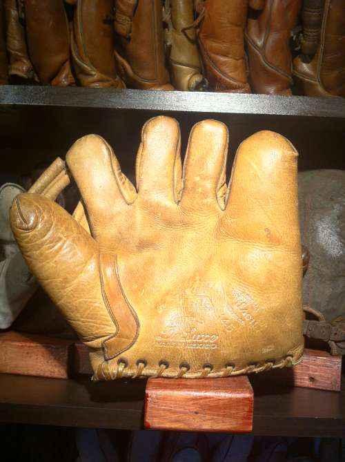 Wilson Victoria 145 Front - Mexico