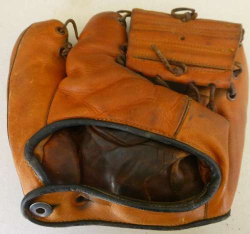 Joe DiMaggio 2 Finger Back