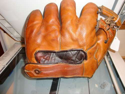 Joe DiMaggio OK Stubby Finger Back