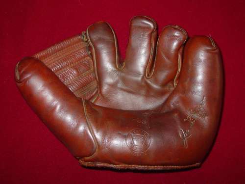 Joe DiMaggio Reach 233 Front