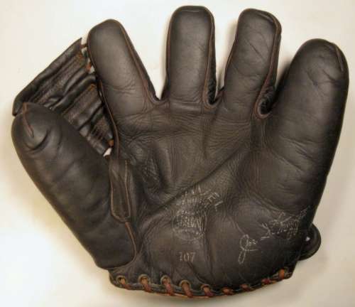 Joe DiMaggio Spalding 107 Front