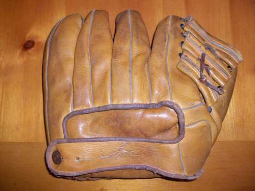 Joe DiMaggio Spalding 133 Back
