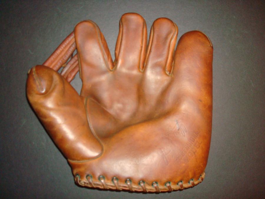 Joe DiMaggio Gloves