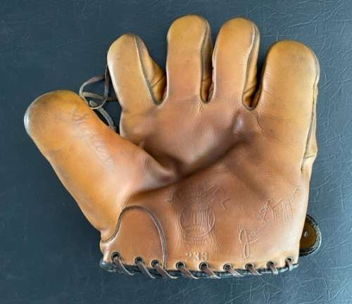 Joe DiMaggio Spalding Marvel 233 Front