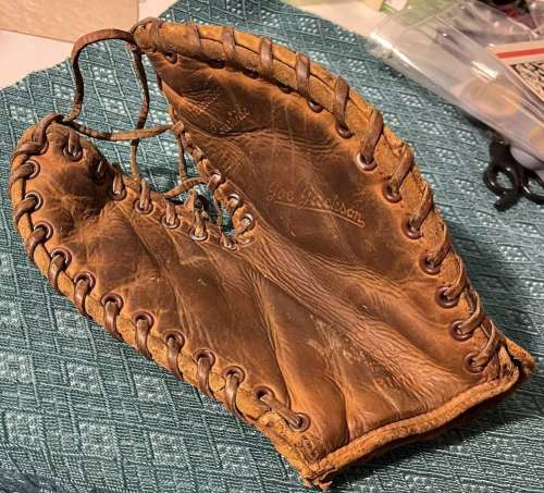 Joe Jackson Nokona B71 Basemitt Front