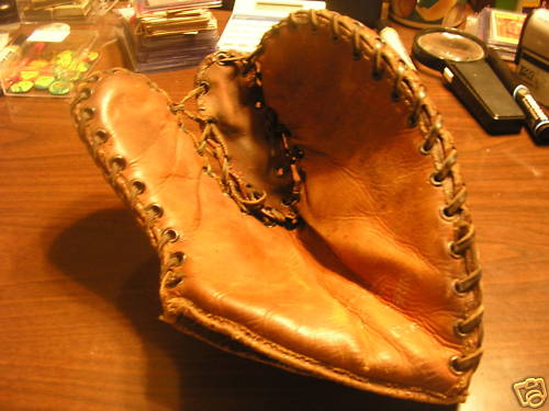 Lou Gehrig Trapper Type Mitt Front