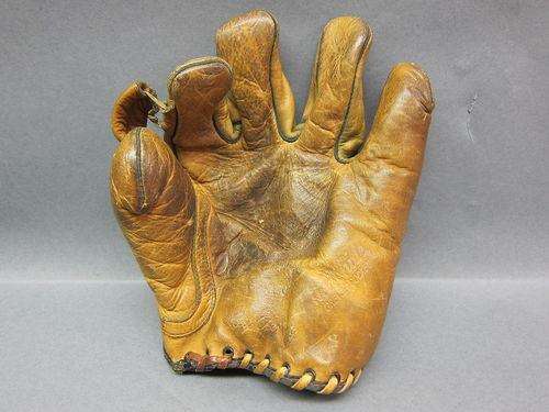 Lou Gehrig F81V Glove Front