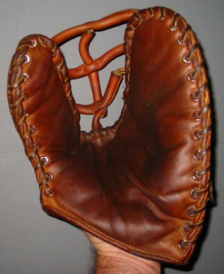 MacGregor Goldsmith Snare Mitt Front MacGregor Goldsmith Baseball