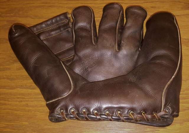 Bobby Doerr MacGergor Goldsmith G111 Front