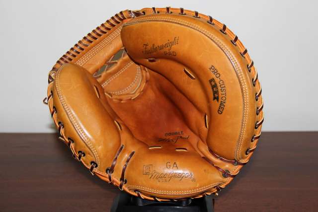 MacGregor GA Catchers Mitt Front