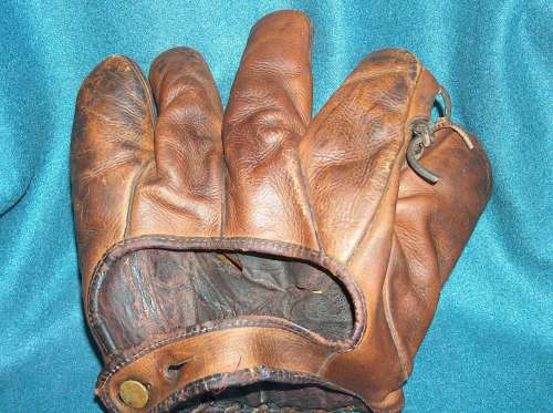 Sam West Marathon 4241 Back