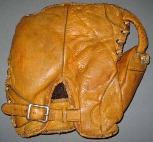 McKinnon B30 Basemitt Back