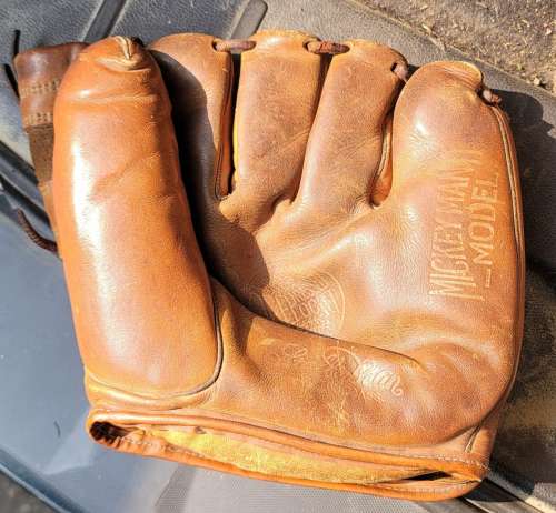 Mickey Mantle Stall & Dean Front