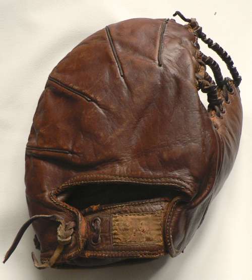 Nokona Basemitt Back