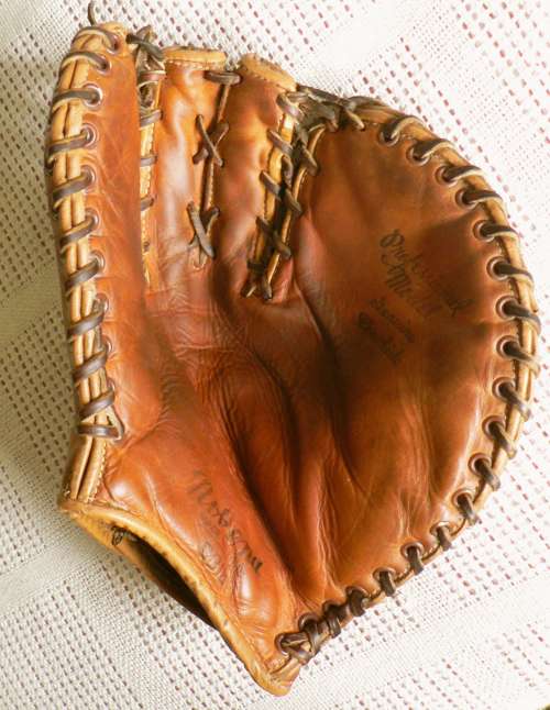 Nokona BB16 Basemitt Front