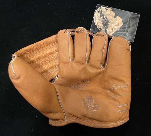 Chico Carrasquel Nokona G32 Front