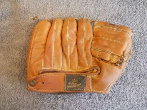 Jelly SoRelle Nokona G11 Back