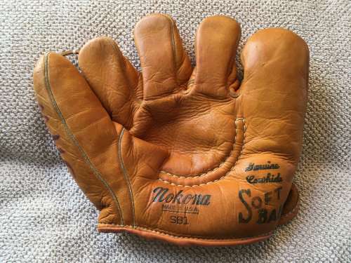Nokona SB1 Softball Glove Front