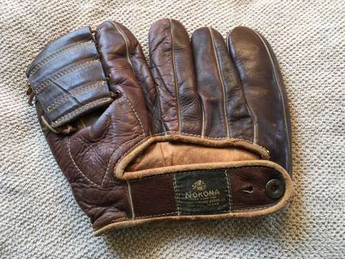 Walter Fiala Nokona G16B Back