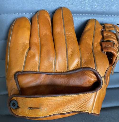 Tommy Holmes OK Back