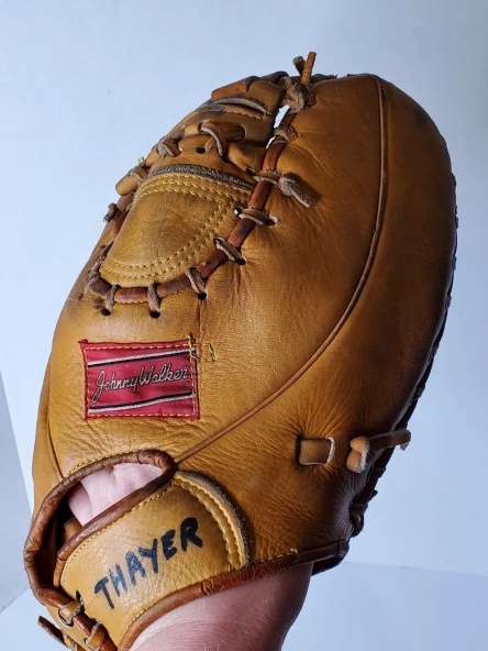 Johnny Walker B-8000 Basemitt Back