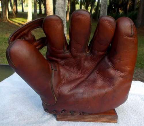 Pee Wee Reese Hiawatha Front