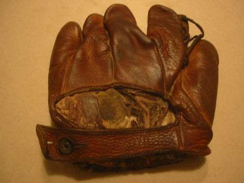 Red Goose Shoes Glove Back