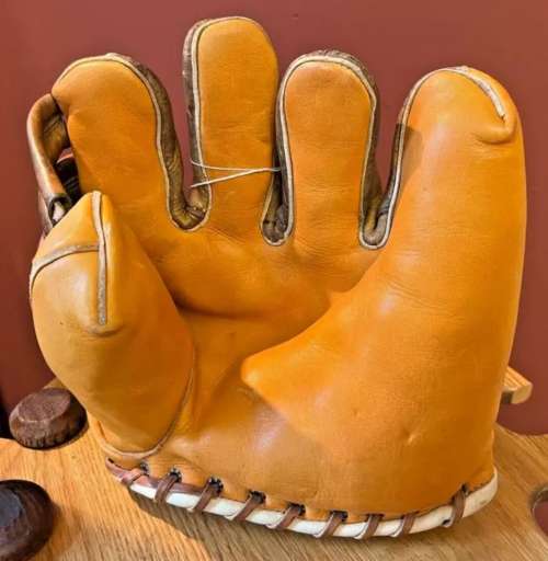 Two Tone Glove Front