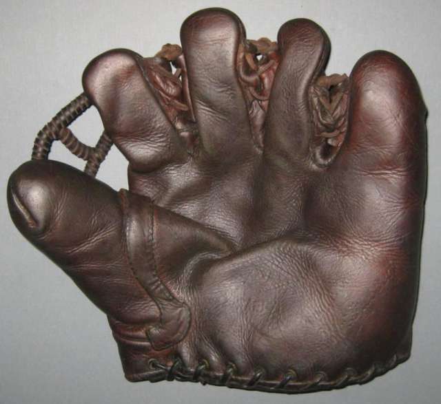 W Grommet Web Front
