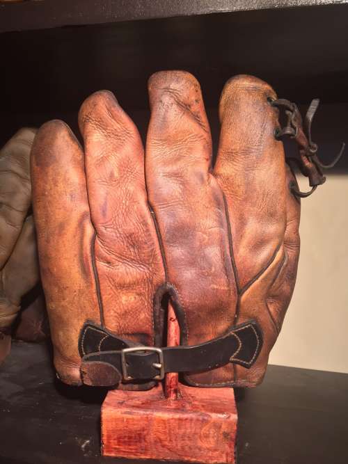 Lew Krausse Pennant 195 Back